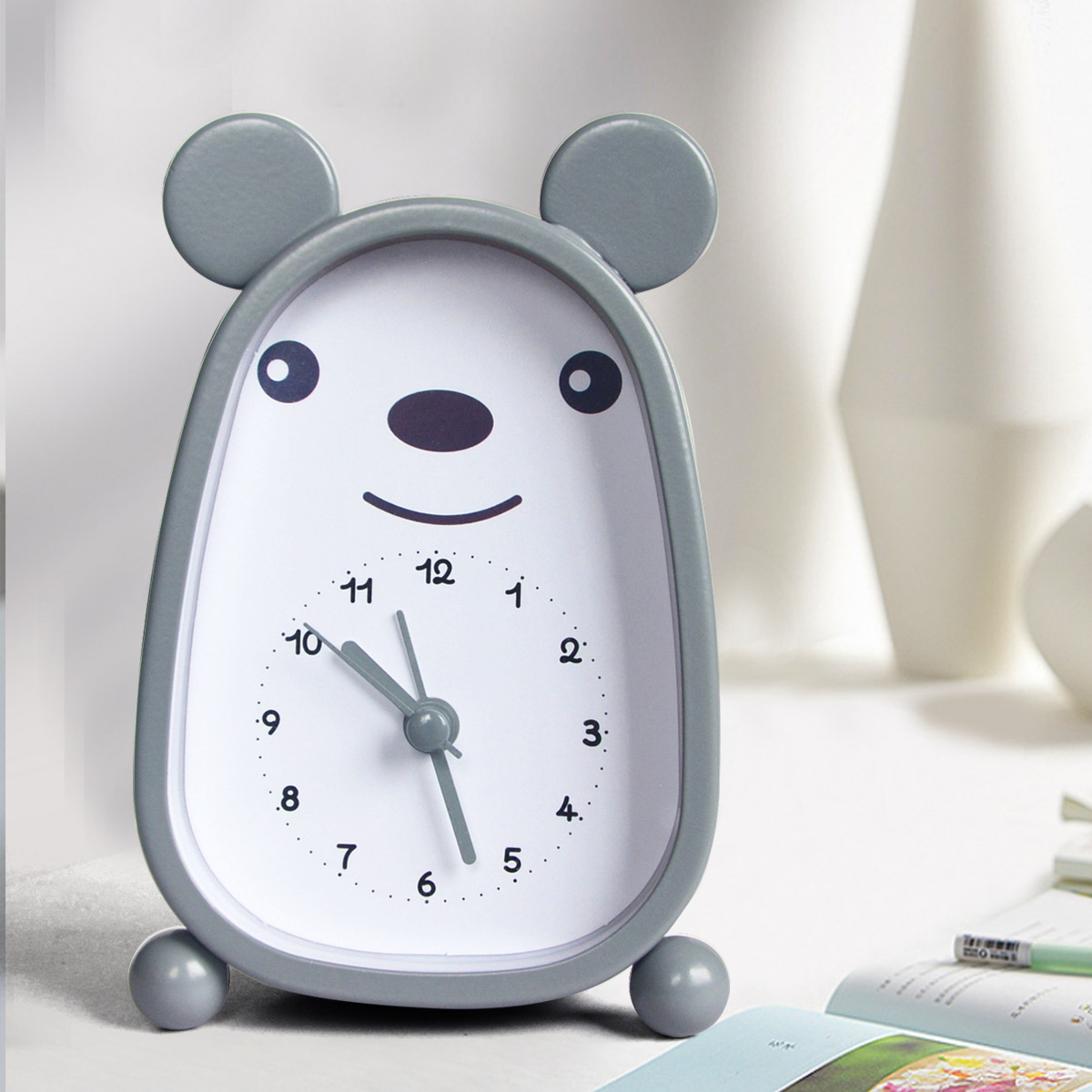 Reloj despertador pequeño diseño de animal cute, silencioso – decoración para mesita de noche, para estudiantes.