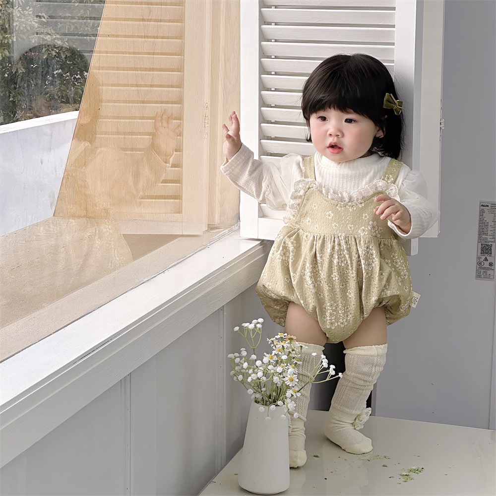 25 primavera nuevo estilo pequeño floral traje de dos piezas bebé dulce traje de escalada de encaje femenino bebé princesa traje de pedo