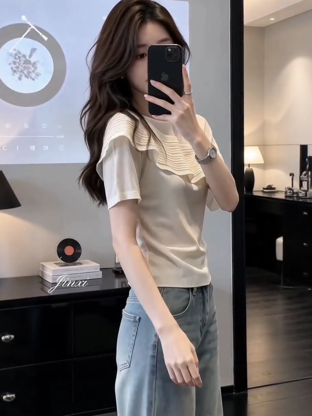 Áo thun nữ tay ngắn cổ tròn chất liệu cotton phối viền ren lá sen kiểu Pháp — màu trắng ngà