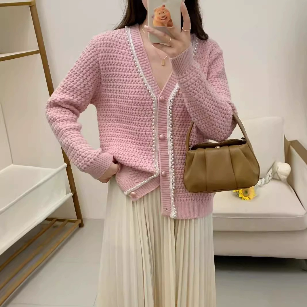2024 осень и зима новый женский V-образный вырез с длинными рукавами короткие сплошные бусины пуговицы свободные пригородные темпераментные вязаные кардиганы