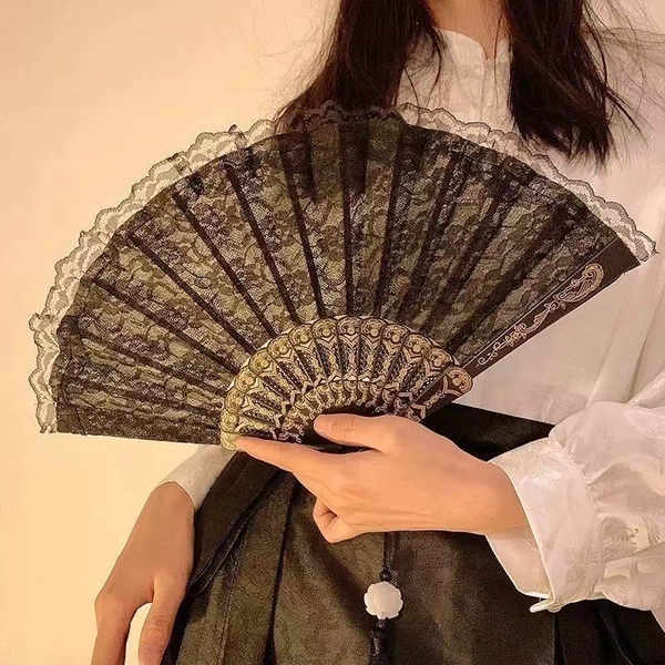 Black lace fan