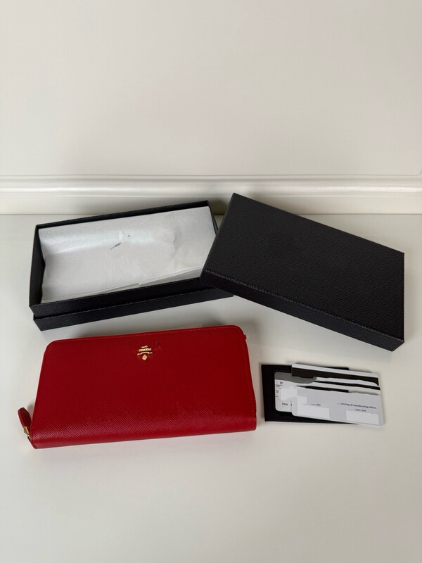 Prada Women's Zipper Long Wallet Cross Pattern Cowhide Clutch High Quality 1ML506 Prada Women's Zipper Long Wallet Cross Pattern Cowhide Clutch High Quality 1ML506