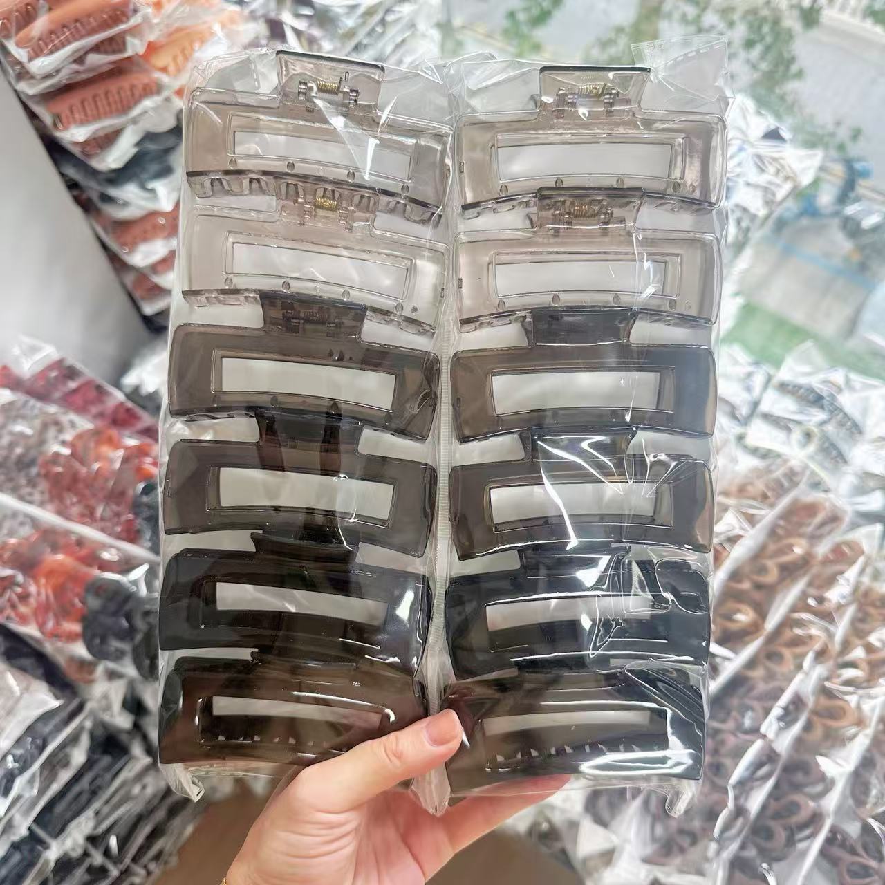 Amazon transfronteriza pintura de goma de gran tamaño clip de pelo espalda Cabeza de tiburón clip de pelo volumen multi horquilla dos yuanes accesorios para el cabello al por mayor
