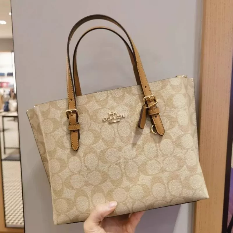 Capacious fashionable universal one-shoulder bag