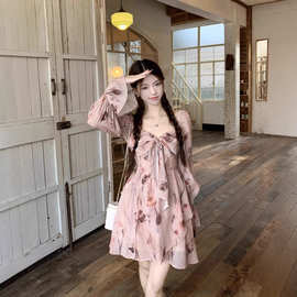 法式碎花长袖连衣裙女高级感2025春夏新款小个子粉色长袖抹胸短裙
