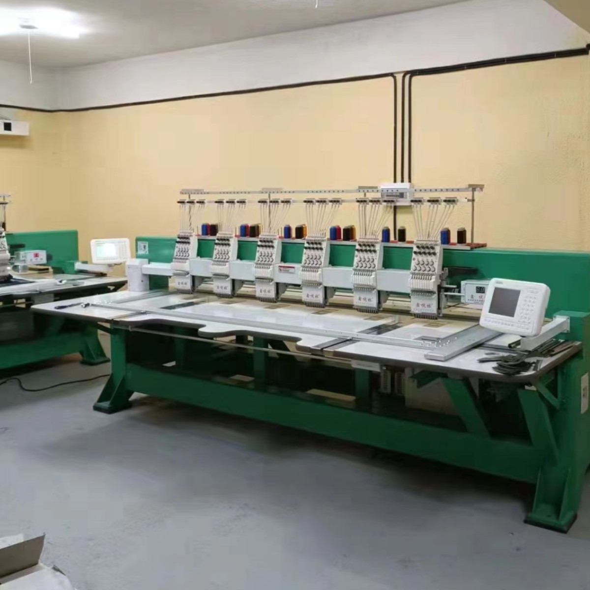 Fábrica directa máquina de bordado de computadora máquina de cabeza de caballo máquina de bordado de alta velocidad máquina de bordado de sequela de segunda mano