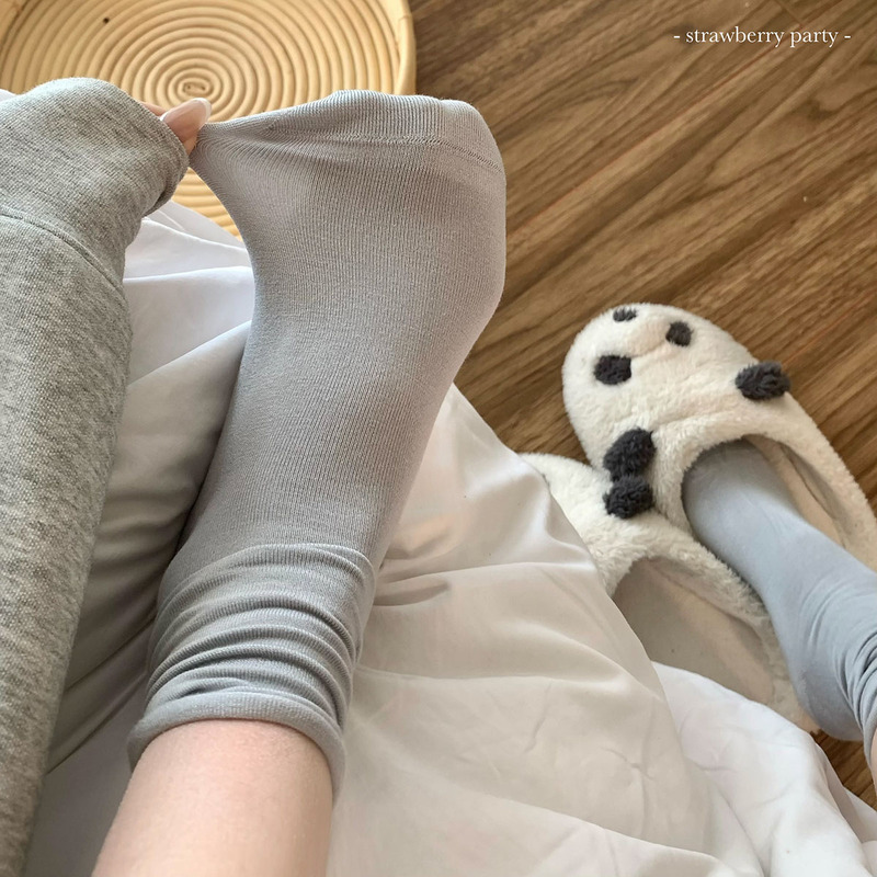 Super Thin Straight Tube Socks for Women, Non-Slip, Slouch Socks, Japanese Jk School Girl Style, Dopamine Pure Cotton Mid-Calf Socks Super Thin Straight Tube Socks for Women, Non-Slip, Slouch Socks, Japanese Jk School Girl Style, Dopamine Pure Cotton Mid-Calf Socks