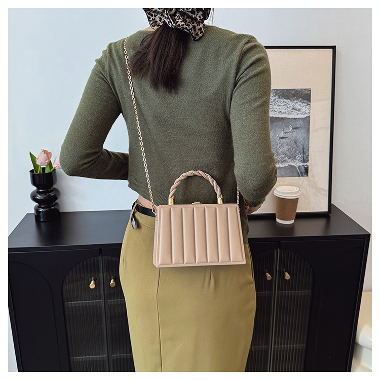 438g Weight Synthetic Leather Lining Material Sewing Thread Fashion Element Lock clasp Closure Type Single Shoulder Strap Strap Type Shoulder Bag Bags Type Holiday, Travel, Shopping Occasion PU Material Solid Color Pattern All Seasons Season Women's Gender Elegant, Streetwear Style Square Shape Medium Size Women's Medium PU Solid Color Elegant Streetwear Sewing Thread Square Lock Clasp Shoulder Bag 24