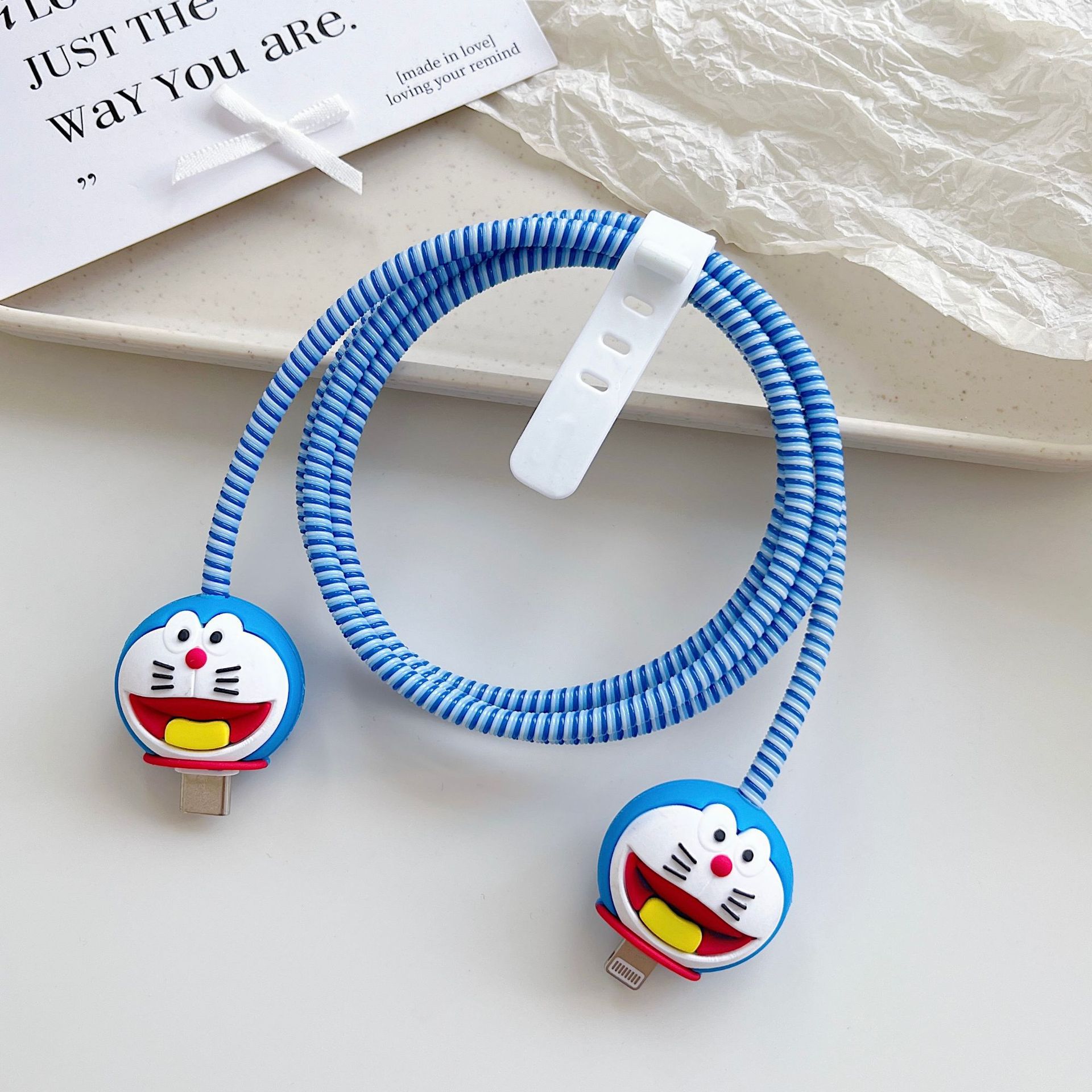 Amazon cartoon cable de datos cubierta adecuada para Apple Android cable de datos de carga rápida cuatro piezas en stock al por mayor