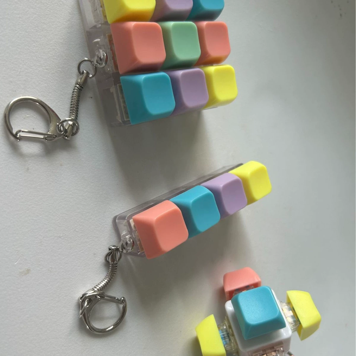 Брелок-игрушка с клавишами (keycap), механический фиджет 1/4/6/9 клавиш, пастельная цепочка