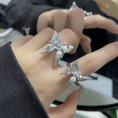 European and American-style dark liquid butterfly ring for women—stylish, edgy, minimalist design with a premium, niche appeal—perfect for social media influencers.