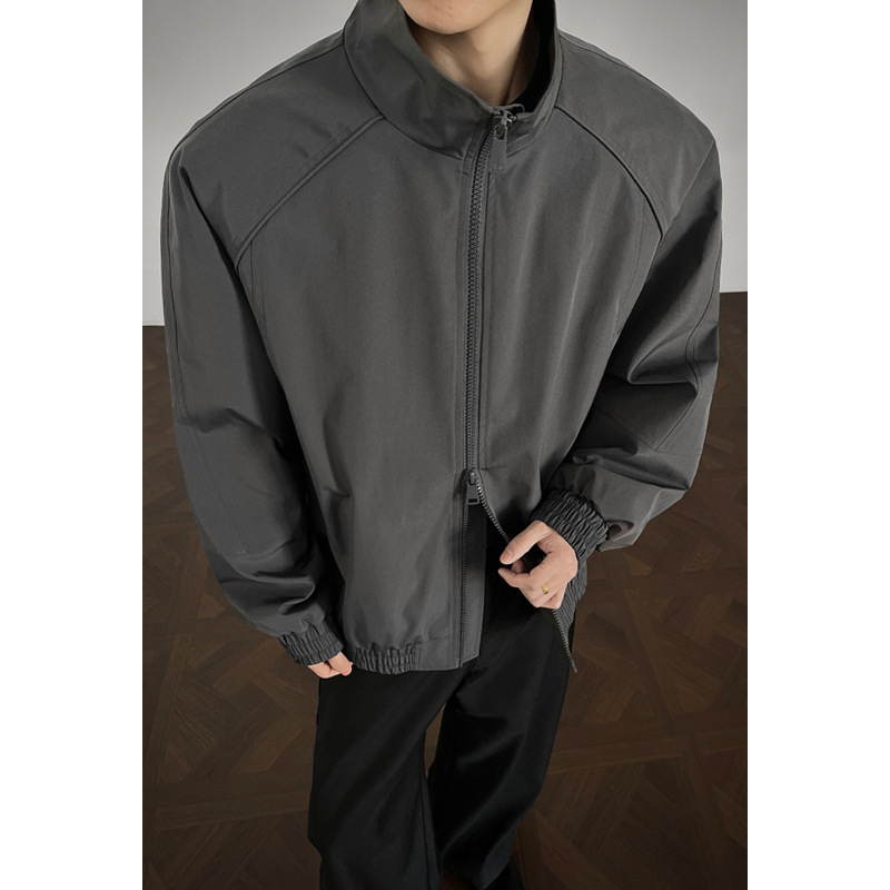Bomber Cleanfit destrutturato con colletto alto da uomo, modello baseball corto in stile americano con spalla strutturata_voghion.com