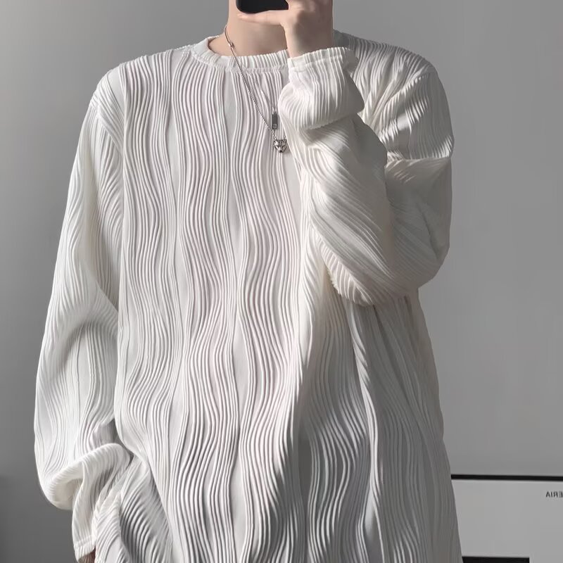 Autumn Long-Sleeved T-Shirt for Male Students, Korean Style Loose Pleated Textured Top, Stylish Round Neck Pullover, Casual Men's Fashion Trend