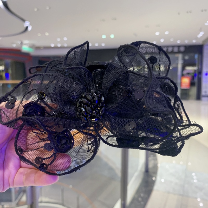 Accessori per capelli in pizzo con chiusura a cucchiaio posteriore avanzata in stile Hepburn nero con fiore grande ricamato Bo Rose_voghion.com