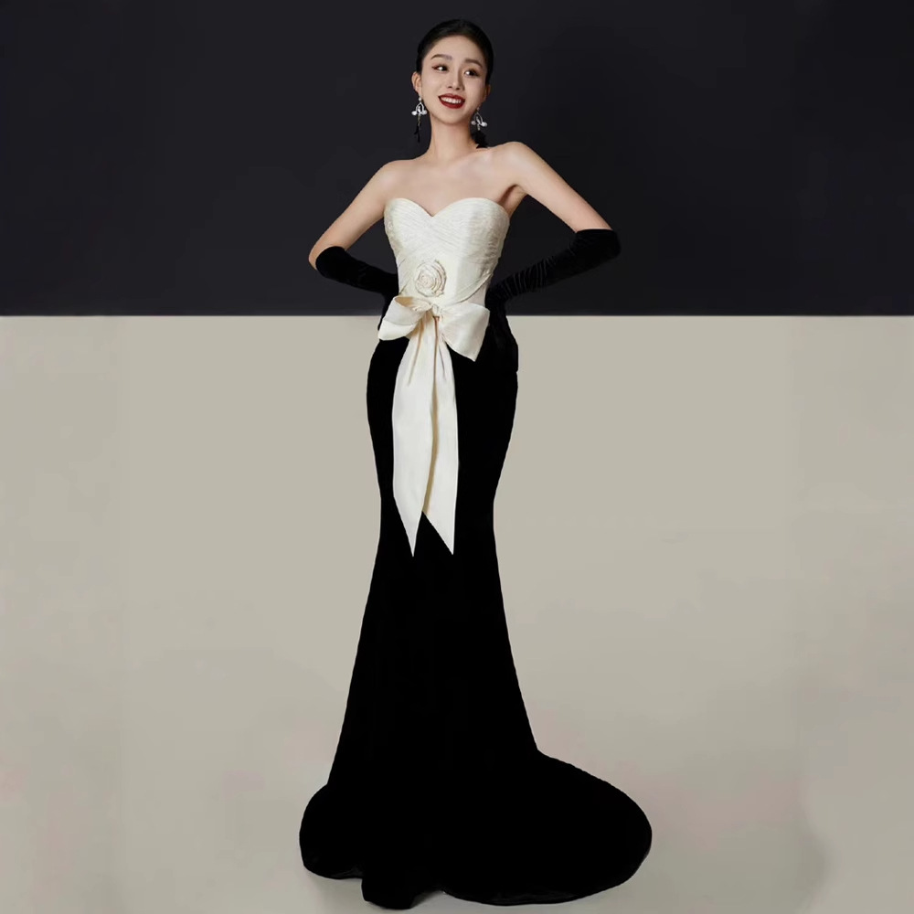 Vestido de noche de verano 2026 nuevo estilo de tetas Hepburn estilo retro flores de la cena de la novia fotografía negro y blanco vestido de cola de pescado
