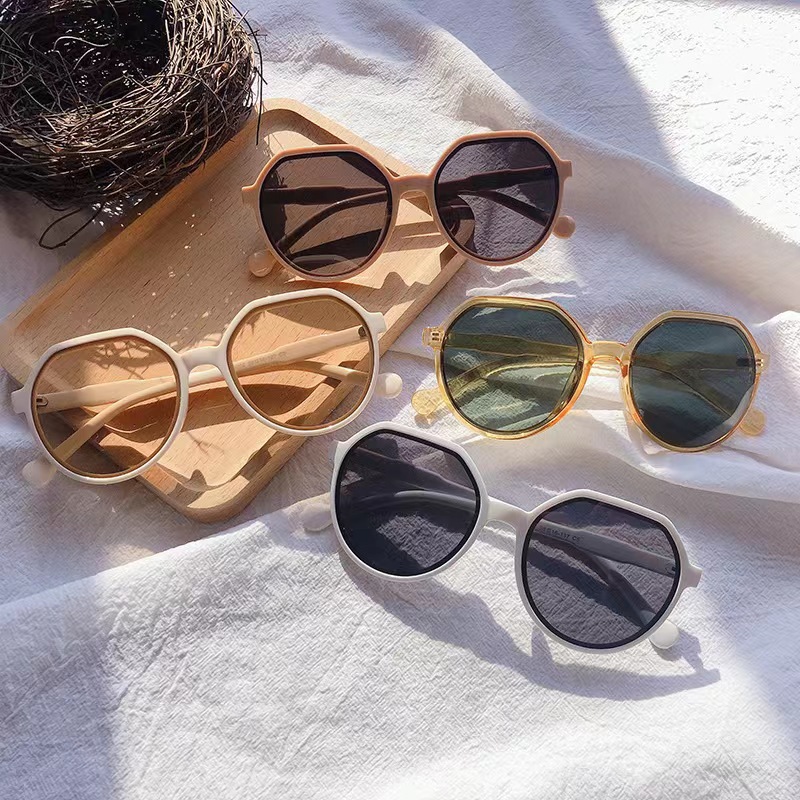Trend white fashionable sunglasses