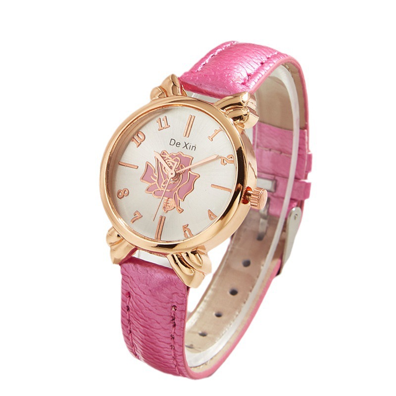 Tiktok nuevo estilo coreano de La Flor de las mujeres elegante reloj de cuarzo reloj de aleación de moda correa de las mujeres en stock al por mayor