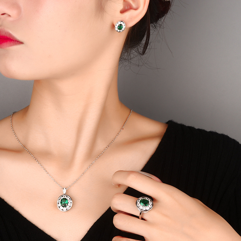 2024 Nuevo Zhuang Shengsheng Jewelry Fondo de cobre chapado en oro Simulación retro Nano color verde Juego en forma de huevo 8*10-6*8