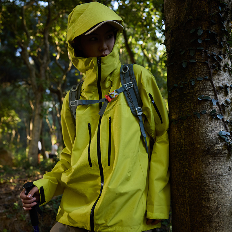 Bird Family Mismo estilo completamente sellado en caliente para hombres y mujeres ropa de montañismo al aire libre Chaqueta de plumón de tres a prueba de explosiones Chaqueta de caparazón duro con capucha