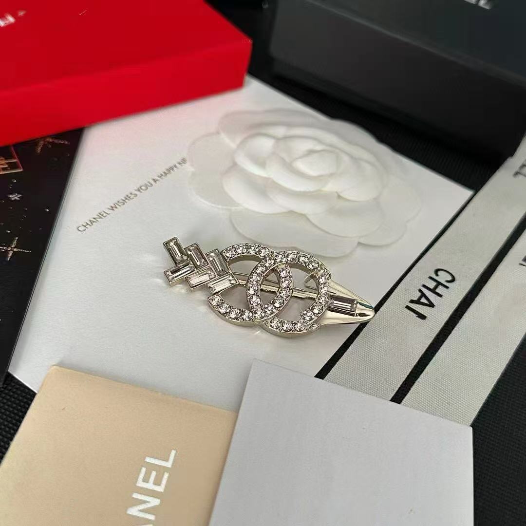 Classic Chanel-Style High-End Gold-Plated Brooch, Fashionable Retro Star Ocean Personality Trend, Sweet and Cool Heart Design