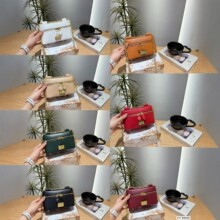 D���y���羳�߼����NŮ���¿��־�Խ�ɫMedallion�i���c�����