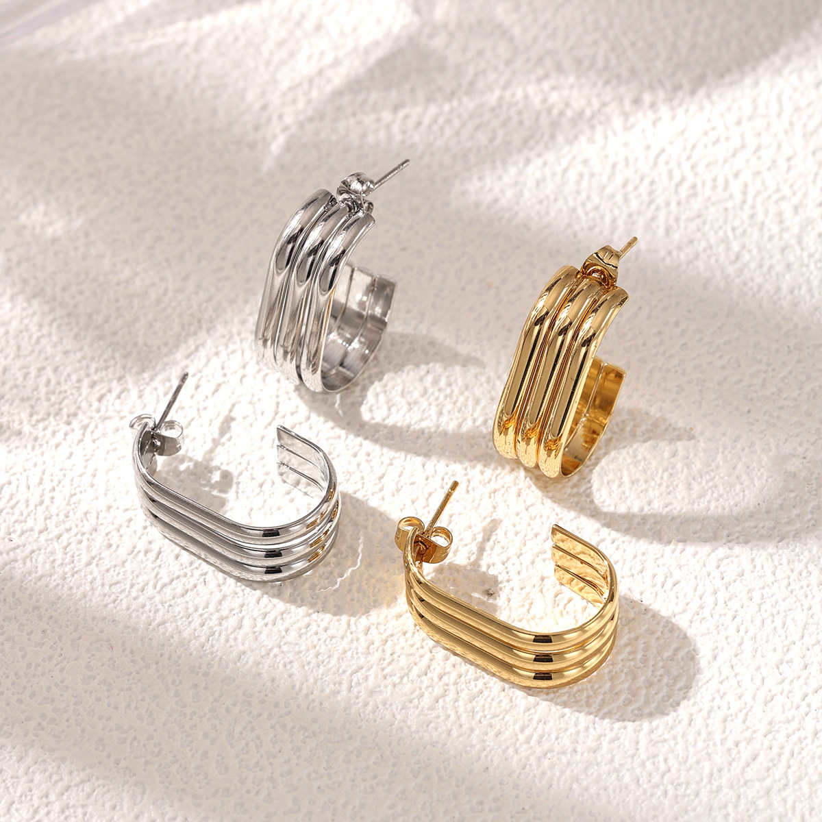 TENA Europa y los Estados Unidos lujosos pendientes de acero inoxidable de alta calidad pendientes de acero dorado venta cruzada de joyas de acero de titanio para mujeres image 4