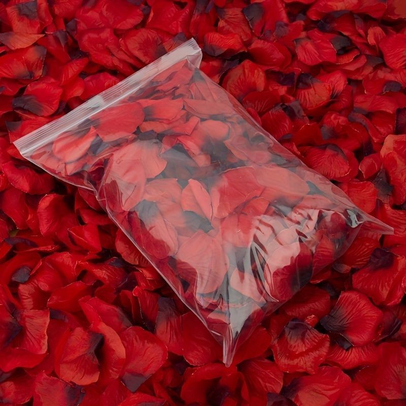 Simulated rose petals wedding confession decoration hand-spreading flowers Valentine's Day proposal to create romantic wedding room layout supplies