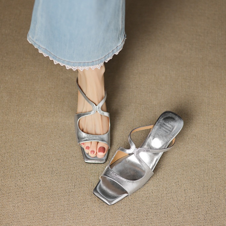 Sandal nữ da bò mũi vuông hở ngón gót lạ mắt — màu đen, màu trắng ngà, bạc chi tiết 85