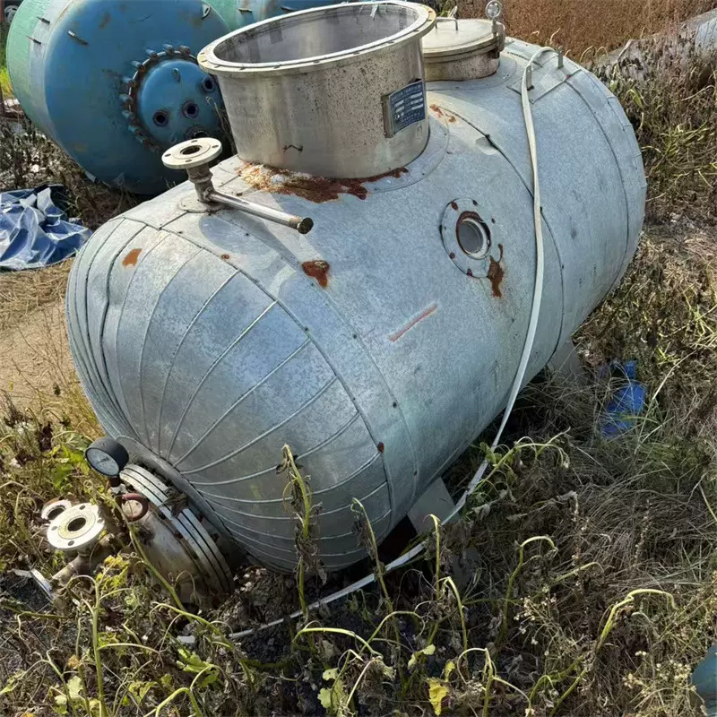 购销二手不锈钢蒸馏釜 蒸馏塔 精馏塔卧式再沸器 不锈钢回收塔