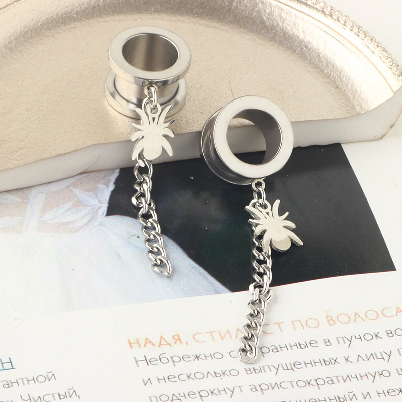 Pointed titanium steel lip stud product view