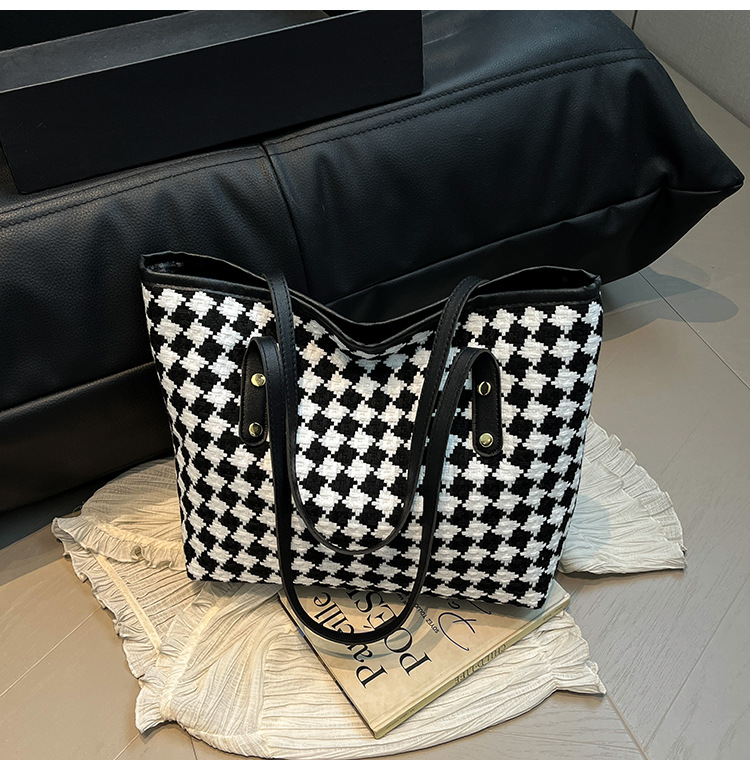 Casual commuting women's bag 2025 Spring checkered simple, stylish and trendy single-shoulder crossbody bag tote bag undefined