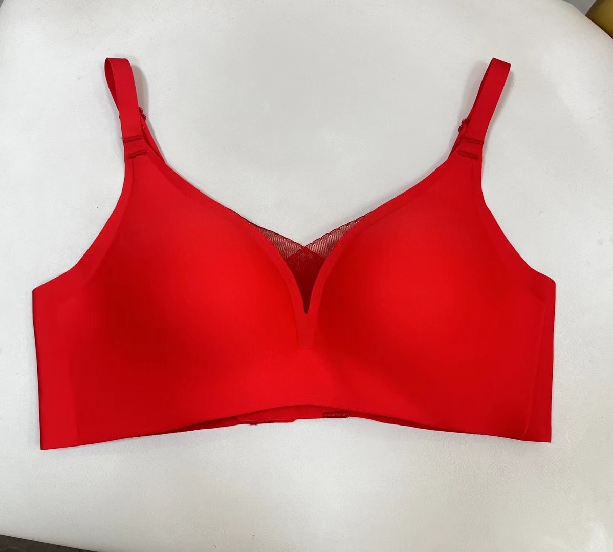 0021 simple brillante sin costura de una sola pieza taza de jalea delgada ropa interior de las mujeres soporte superior cómodo sujetador inalámbrico