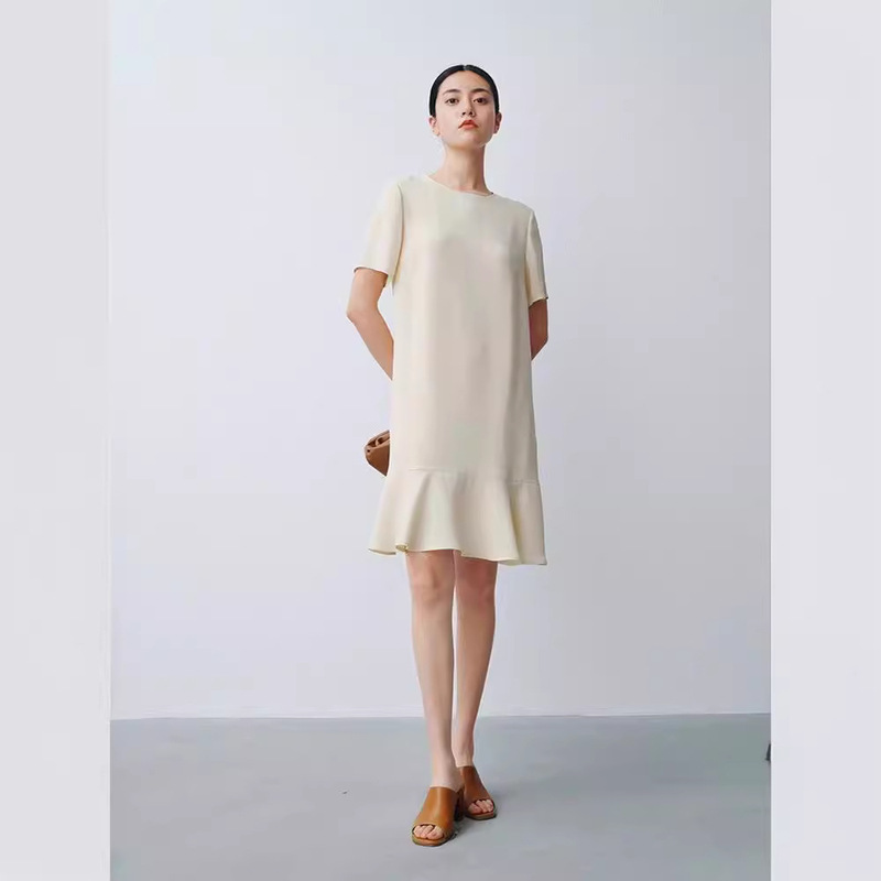 The * y2024 new French modern CHIC temperament commuter triacetic acid fishtail small black dress dress spring and summer
