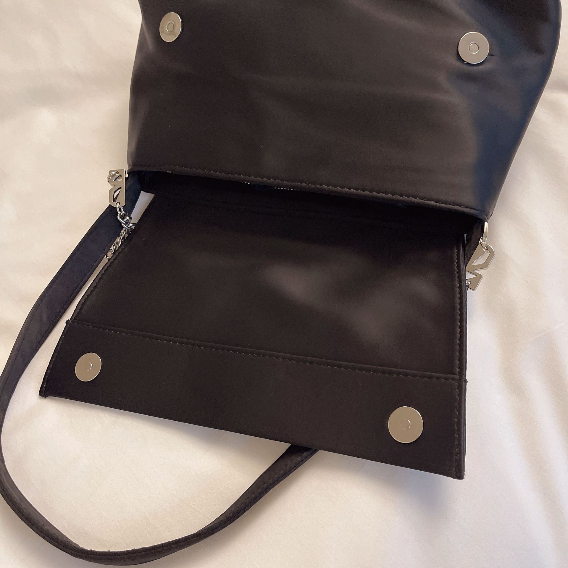 Small design chain vagrant for female 2024 new large capacity single shoulder commuter Messenger bag_voghion.com