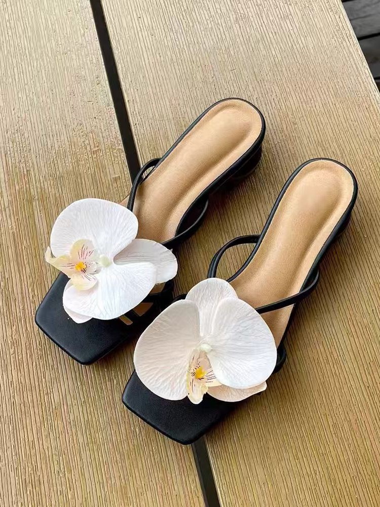 검은색