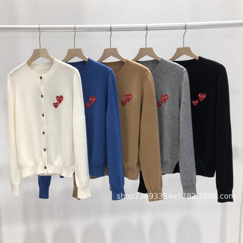 100% Merino Wool Classic Versatile Chuanjiubo Ling Double Heart Embroider Round Neck Knitted Cardigan Jacket for Women 100% Merino Wool Classic Versatile Chuanjiubo Ling Double Heart Embroider Round Neck Knitted Cardigan Jacket for Women