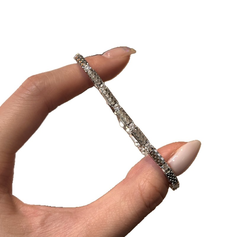 新しいクールなスタイルのスパークリング S925 シルバーハニカムブレスレット女性のライト高級ファッションシンプルなハンドジュエリークロスボーダー卸売|undefined