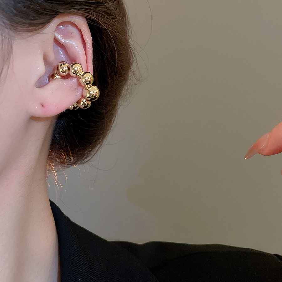 Ear Cuff en forma de C con perlas de 16 metales