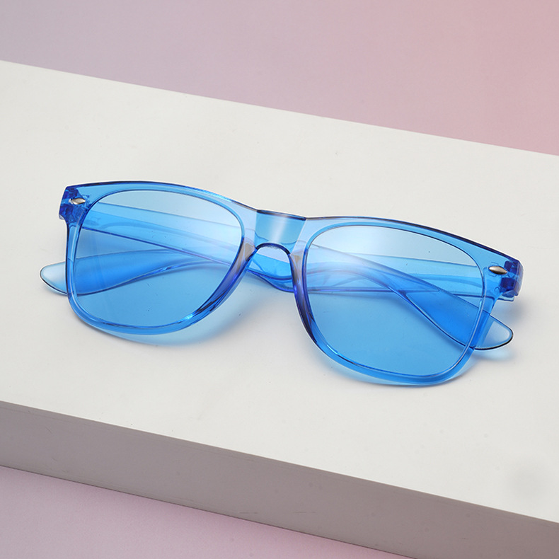 Gafas de sol retro de moda 2025, estilo caramelo con clavos de sombrilla de arroz, venta al por mayor directa de fábrica
