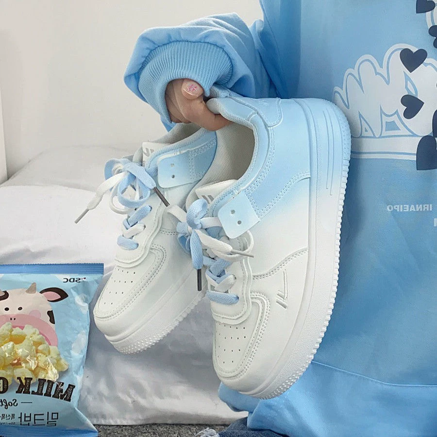 Маленькие белые туфли, женская обувь, новинка 2022 года, весенне-Осенняя обувь для досок, дышащая обувь с градиентом на модной нескользящей толстой подошве