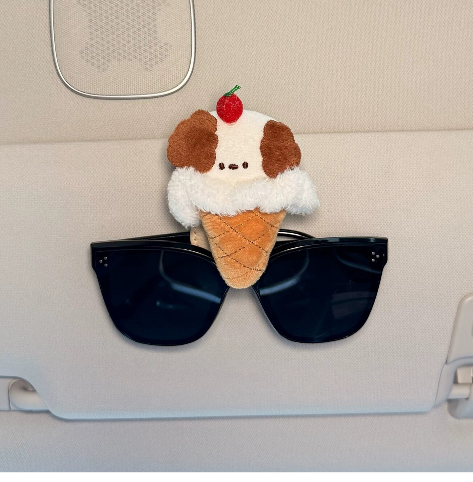2026 New Model Car Glasses Holder for Interior Use, Sunglasses Storage Clip, Sun Visor Magnetic Mount for Women