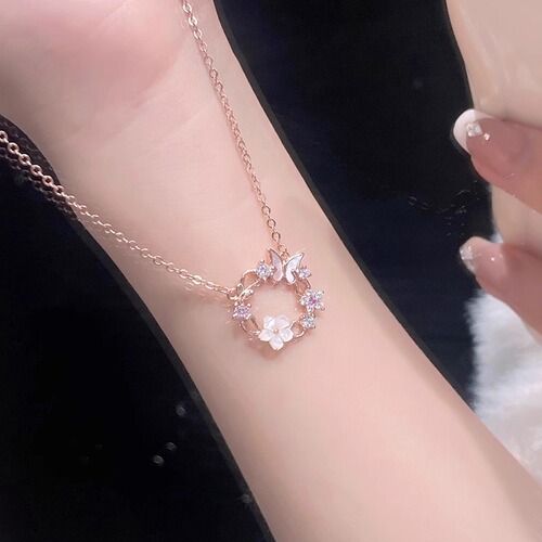 Floral Ring Flying Butterfly Dance Necklace for Women, Lightweight and Unique, Forest System, Fresh and Natural, Fashionable and Versatile Design, Lockchain Accessory