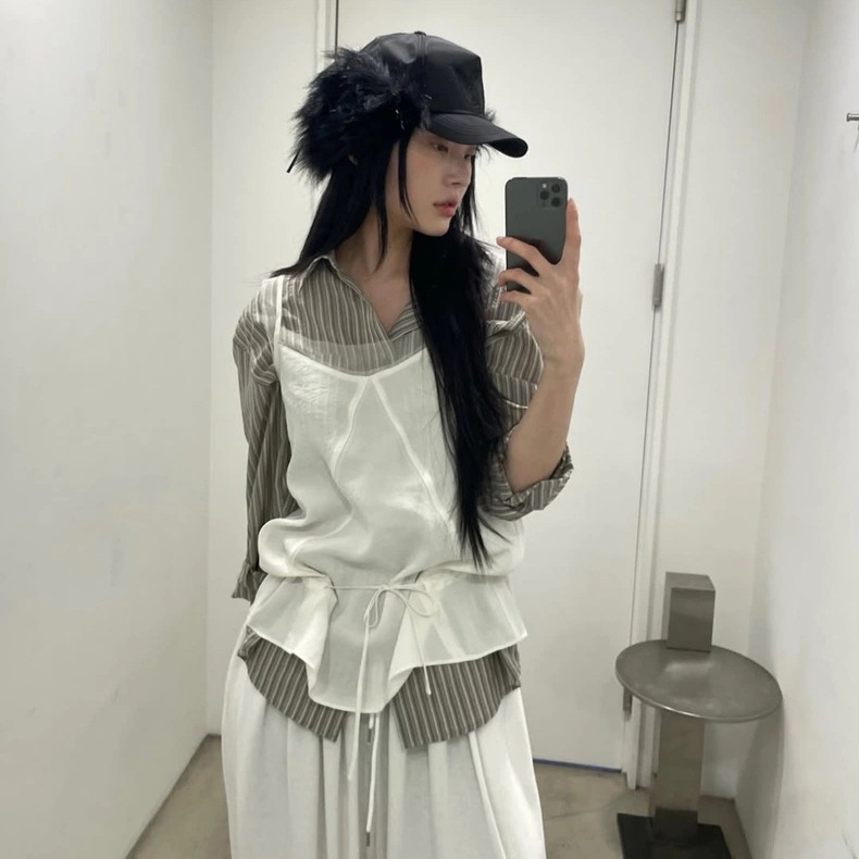 In Stock 2026 Spring New Korean Style Solid Color V-Neck Slimming Lace Ruffle Sleeveless Camisole Top for Women