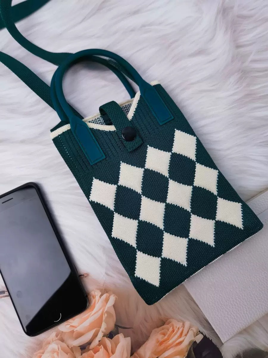 진한 녹색 마름모