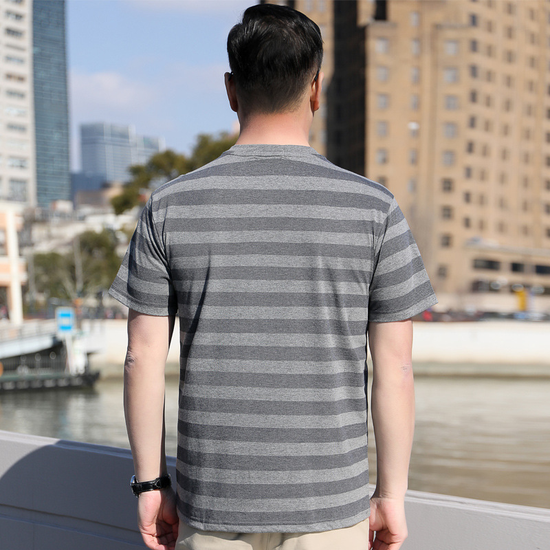 2024 nueva camiseta de manga corta para papá para hombres de 40 a 50 años de edad, de mediana edad y ancianos, seda de hielo, cuello redondo, rayas para hombres al por mayor