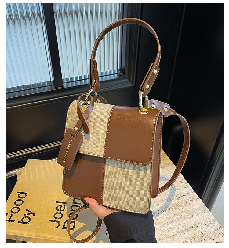 This year, there is a trend of fashionable, versatile, casual and stylish hand-held small square bags for women full figure