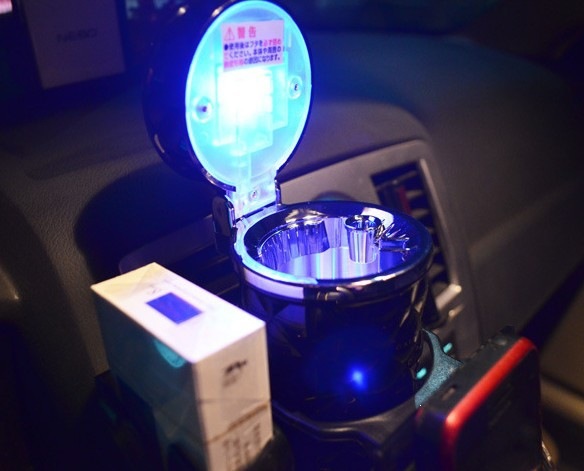 Car-Mounted Ashtray with Creative Hanging Design for Air Vent, Personalized Interior with Led Light, Multifunctional with Lid for Vehicle Use