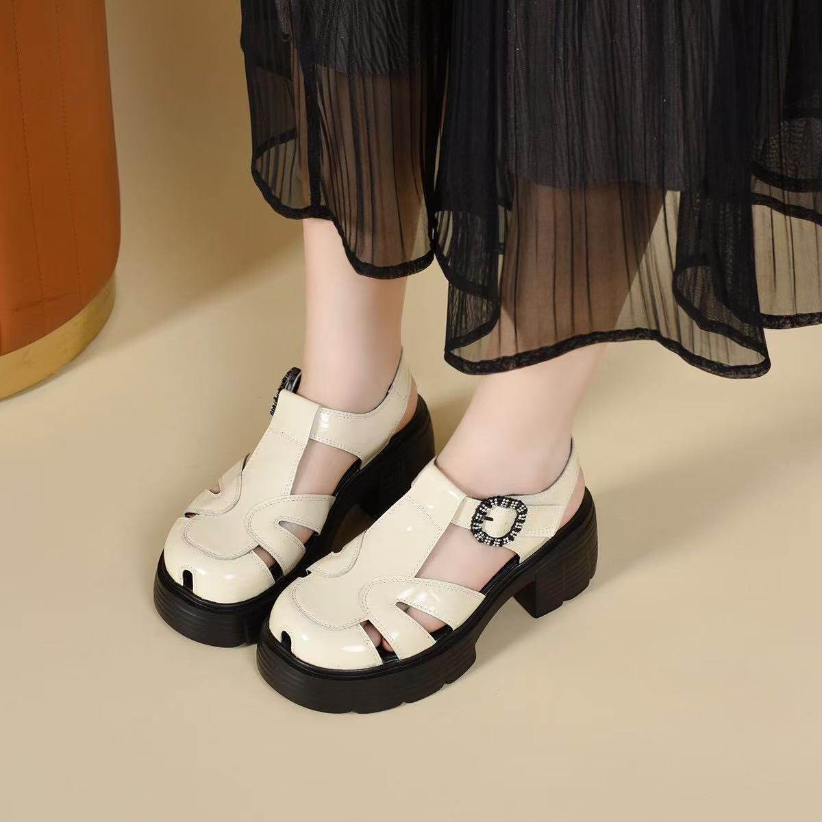 Sandal nữ da thật mũi trùm La Mã gót thô đế dày — màu be