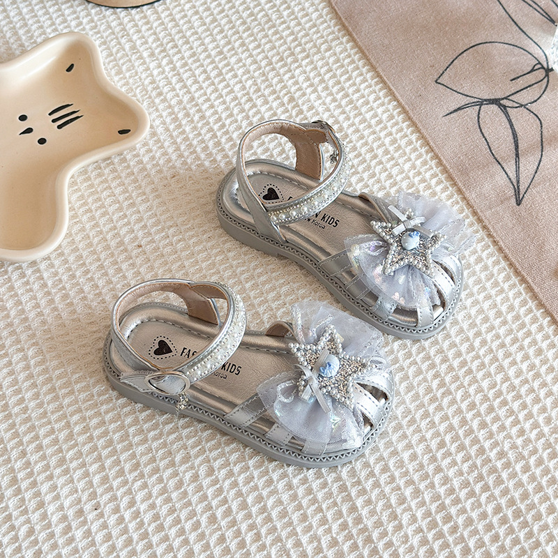 Niñas sandalias Baotou 2026 verano nuevo estilo de moda infantil sandalias versátiles diamante estrella malla princesa zapatos de moda