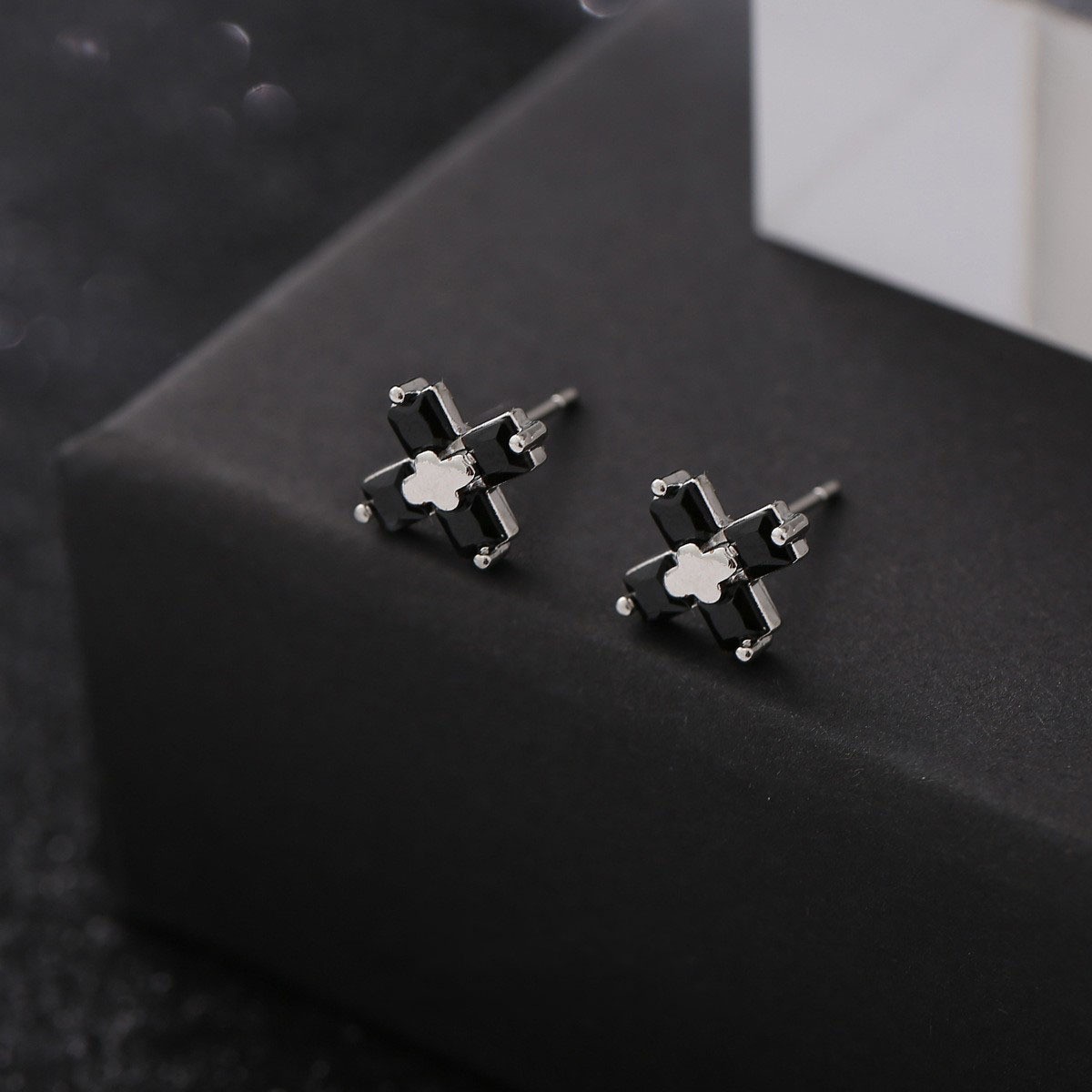 X203-B (black cross diamond) one pair